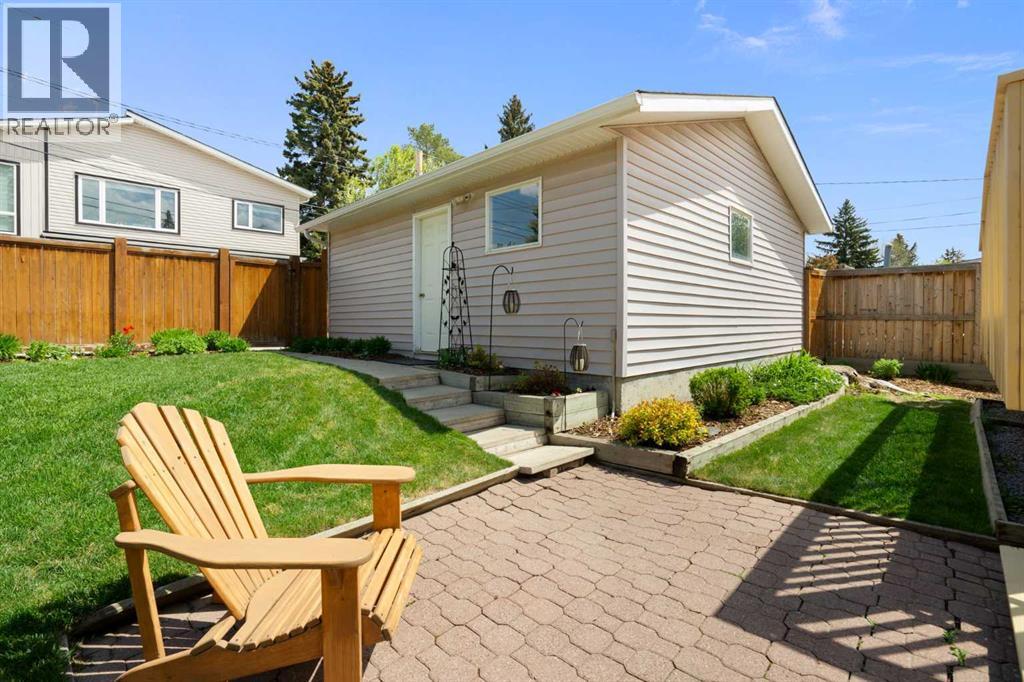 5047 Batchelor Crescent NW - 35