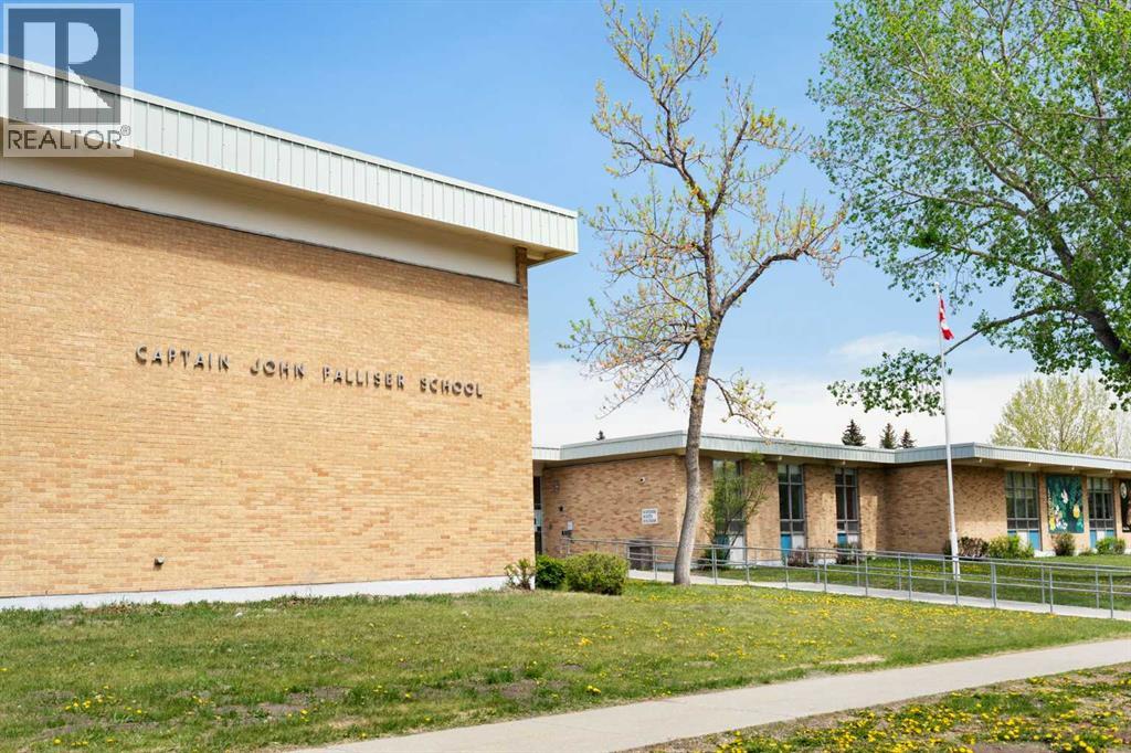 5047 Batchelor Crescent NW - 48