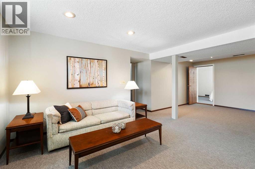 5047 Batchelor Crescent NW - 25