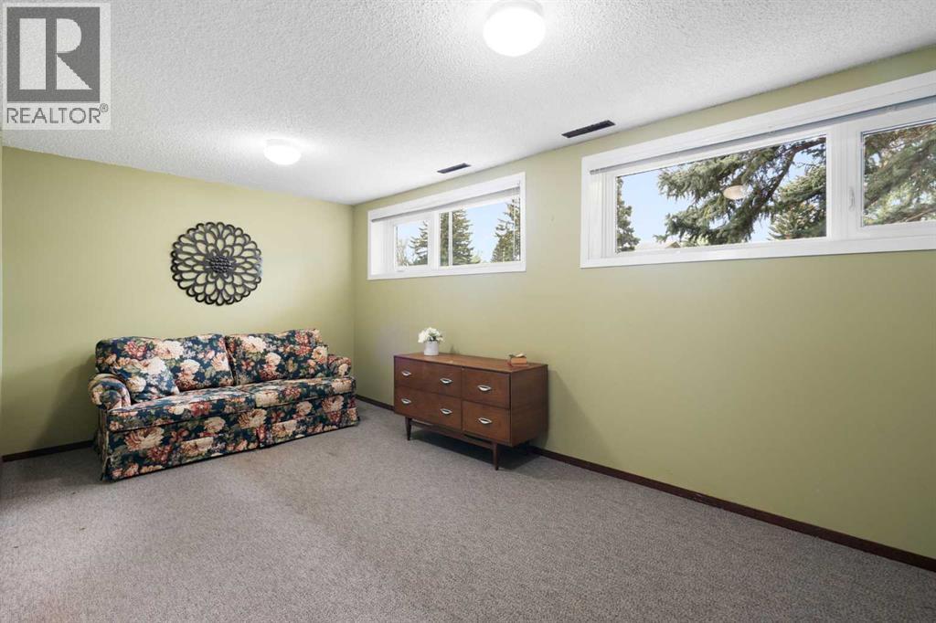 5047 Batchelor Crescent NW - 30
