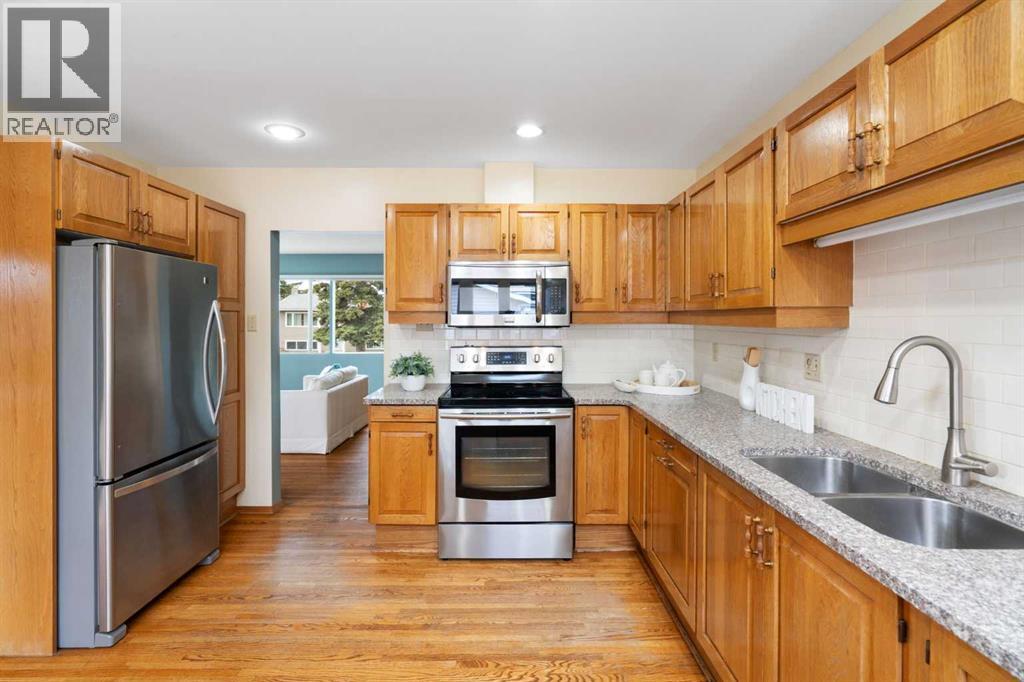 5047 Batchelor Crescent NW - 10