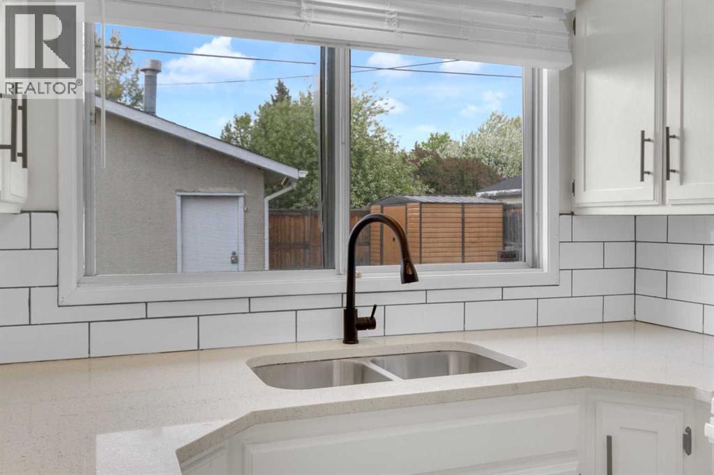 452 Queen Alexandra Way SE - 14