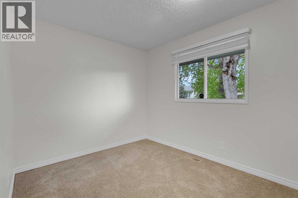 452 Queen Alexandra Way SE - 20