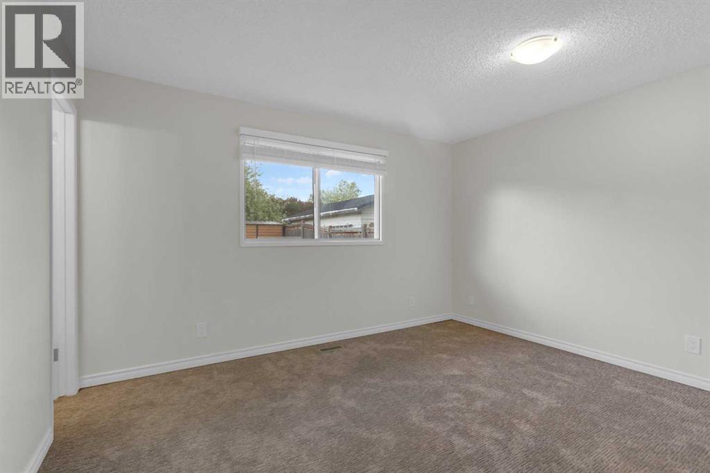 452 Queen Alexandra Way SE - 16