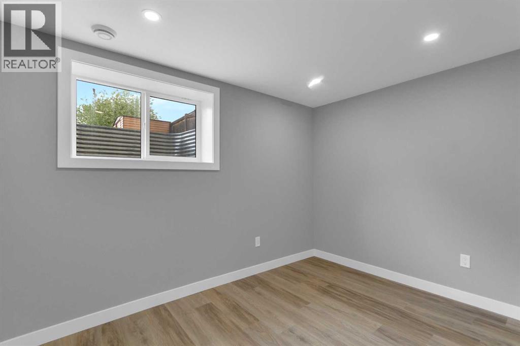 452 Queen Alexandra Way SE - 33