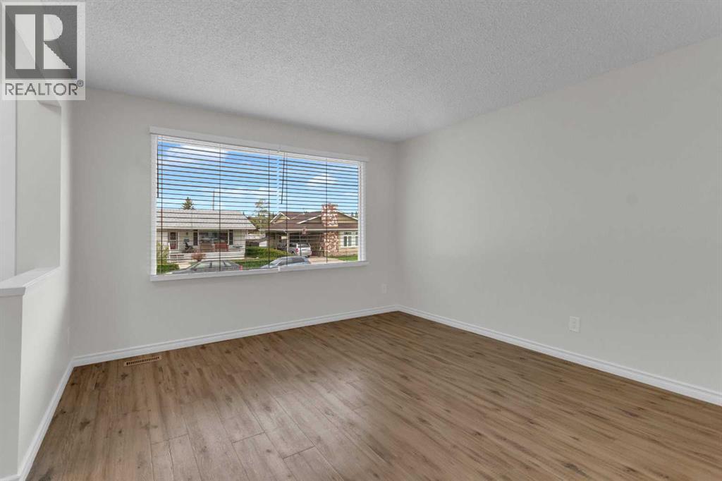 452 Queen Alexandra Way SE - 5