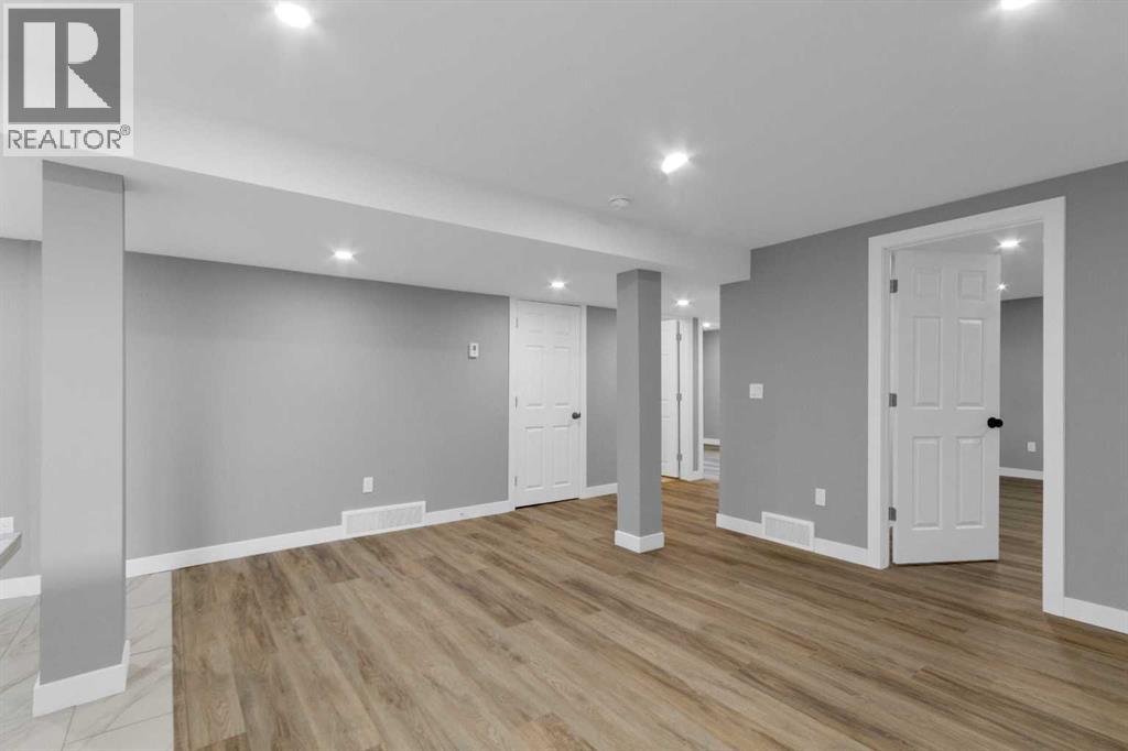 452 Queen Alexandra Way SE - 26