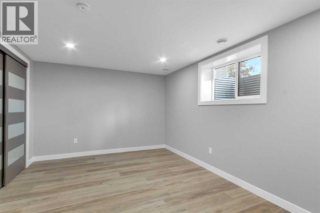 452 Queen Alexandra Way SE - 30