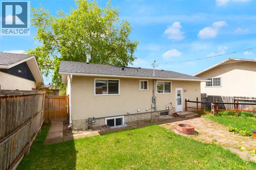 452 Queen Alexandra Way SE - 36