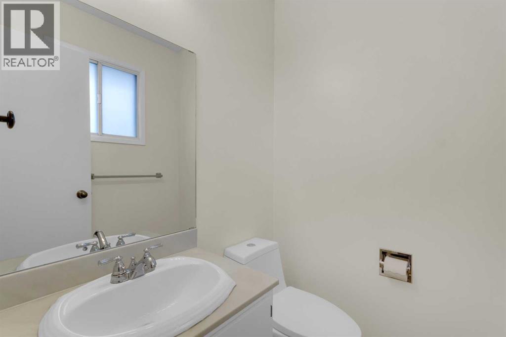 452 Queen Alexandra Way SE - 18