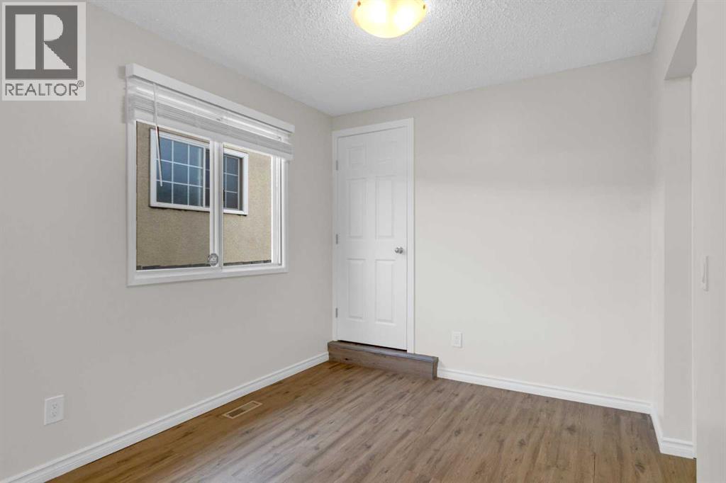 452 Queen Alexandra Way SE - 9