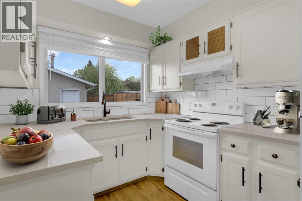 452 Queen Alexandra Way SE - 11