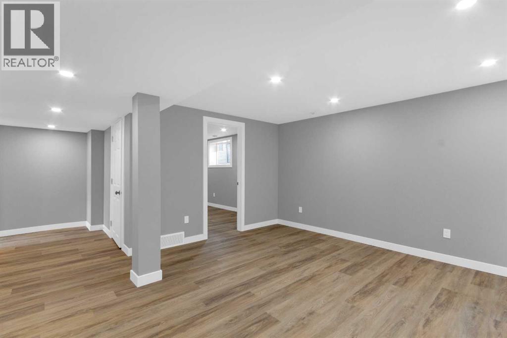 452 Queen Alexandra Way SE - 28