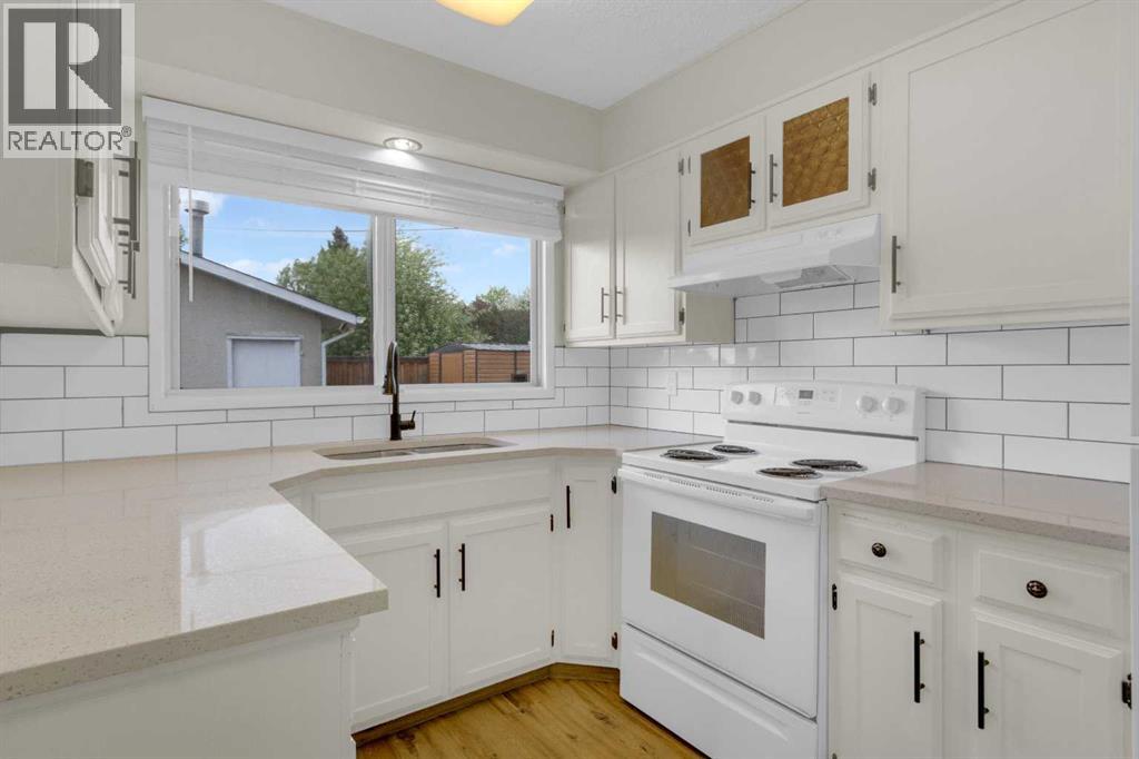 452 Queen Alexandra Way SE - 12