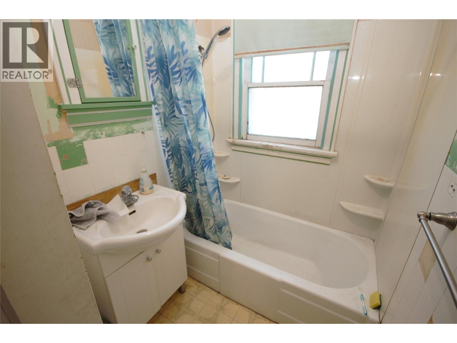 6449 PARK Drive, Oliver