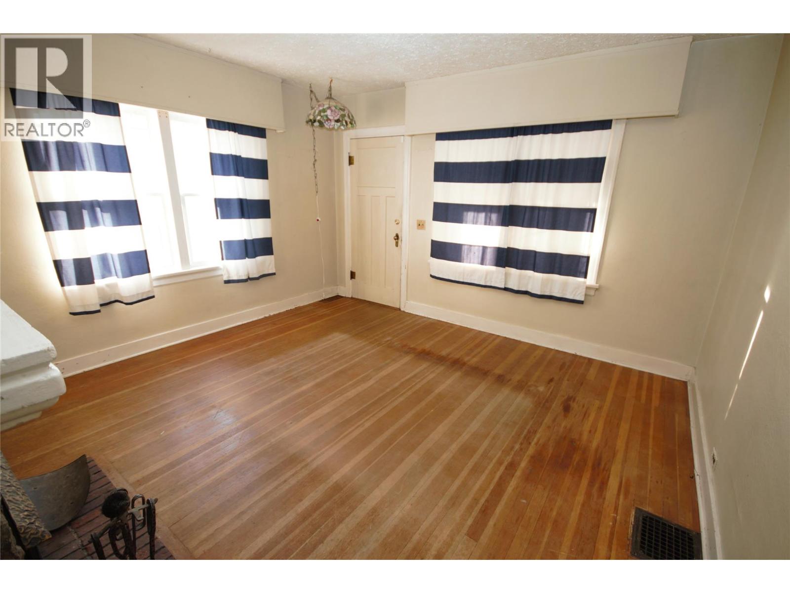 6449 PARK Drive, Oliver