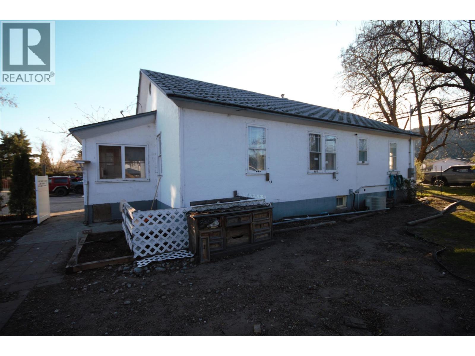 6449 PARK Drive, Oliver