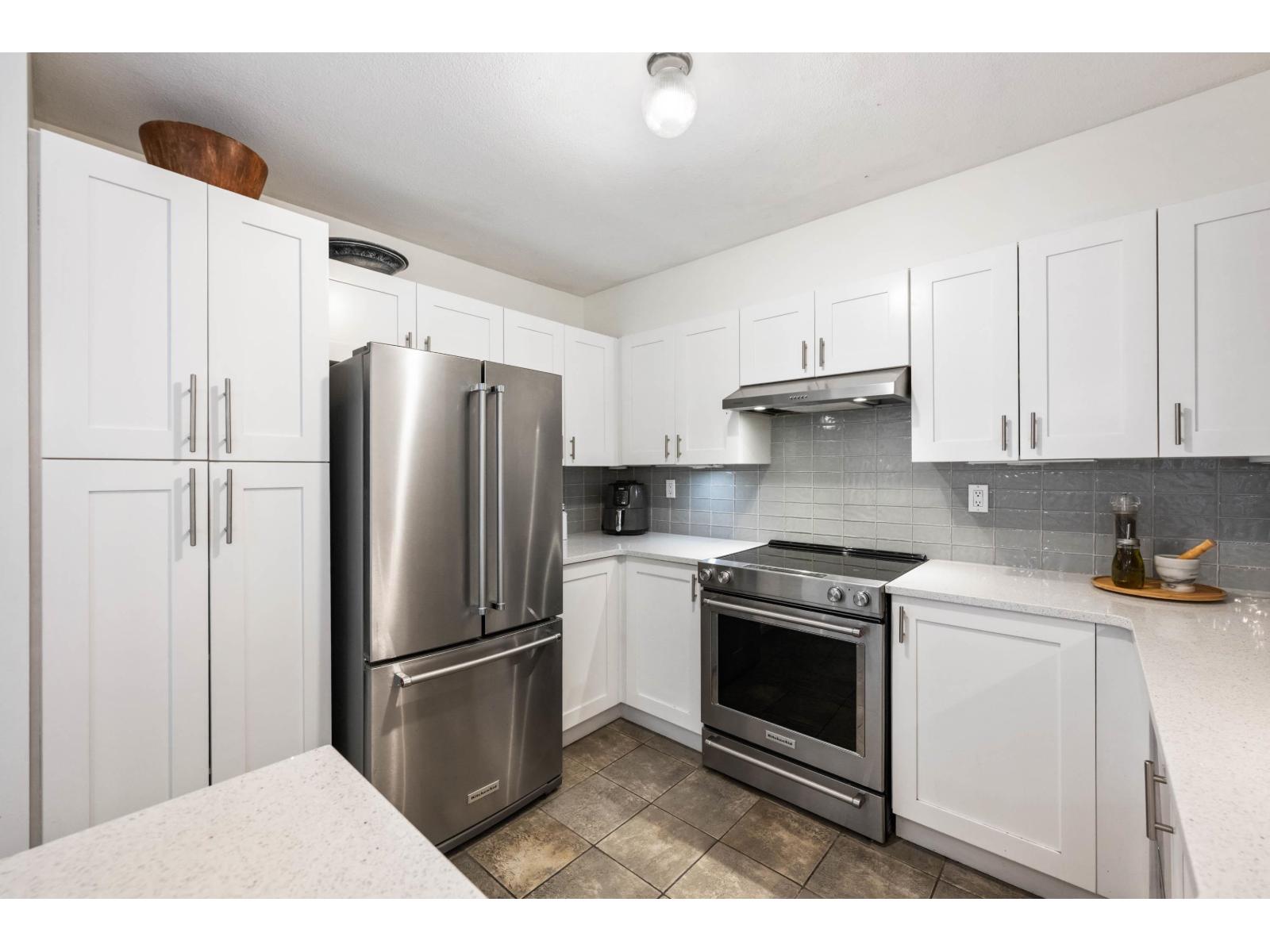 311 15621 MARINE Drive - photo 2