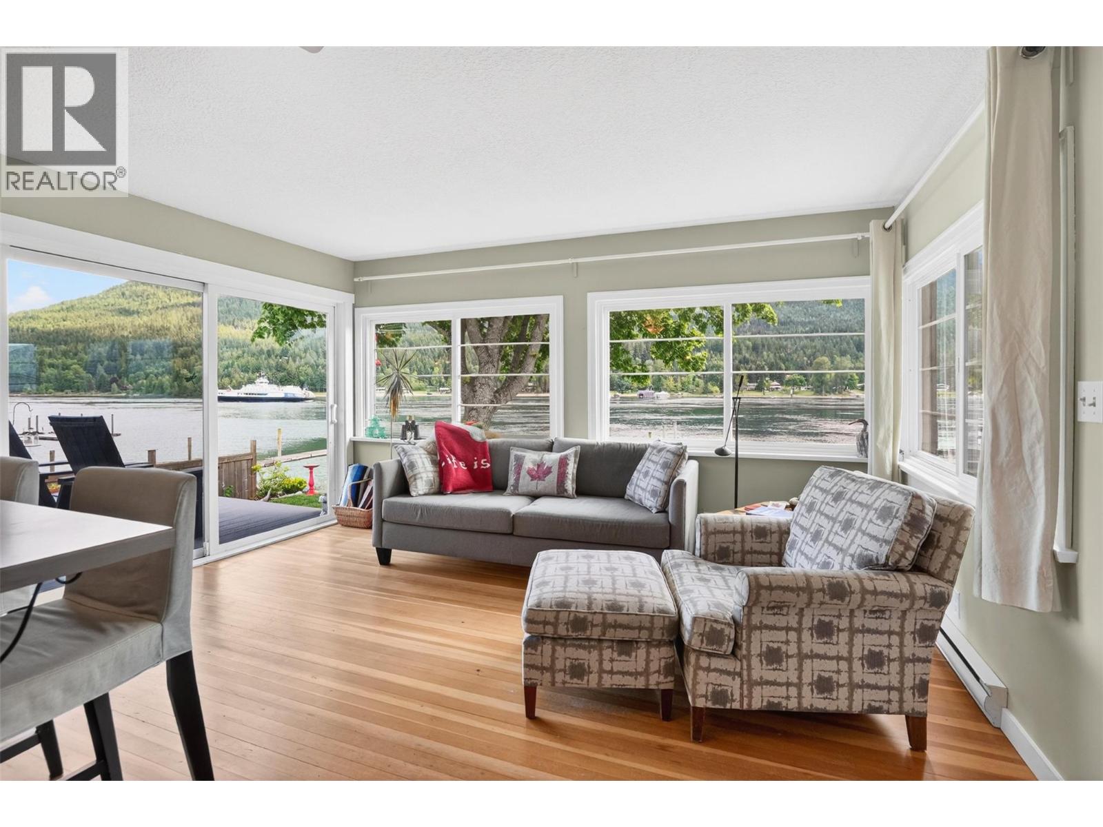 8110 & 8120 BUSK Road - 12