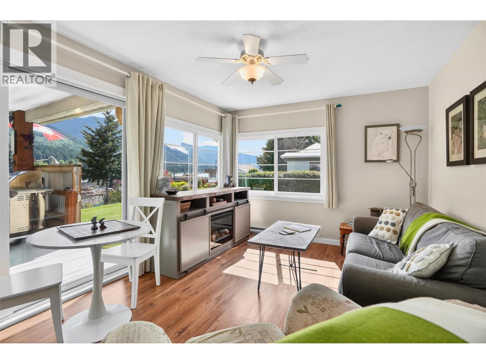 8110 & 8120 BUSK Road - 28