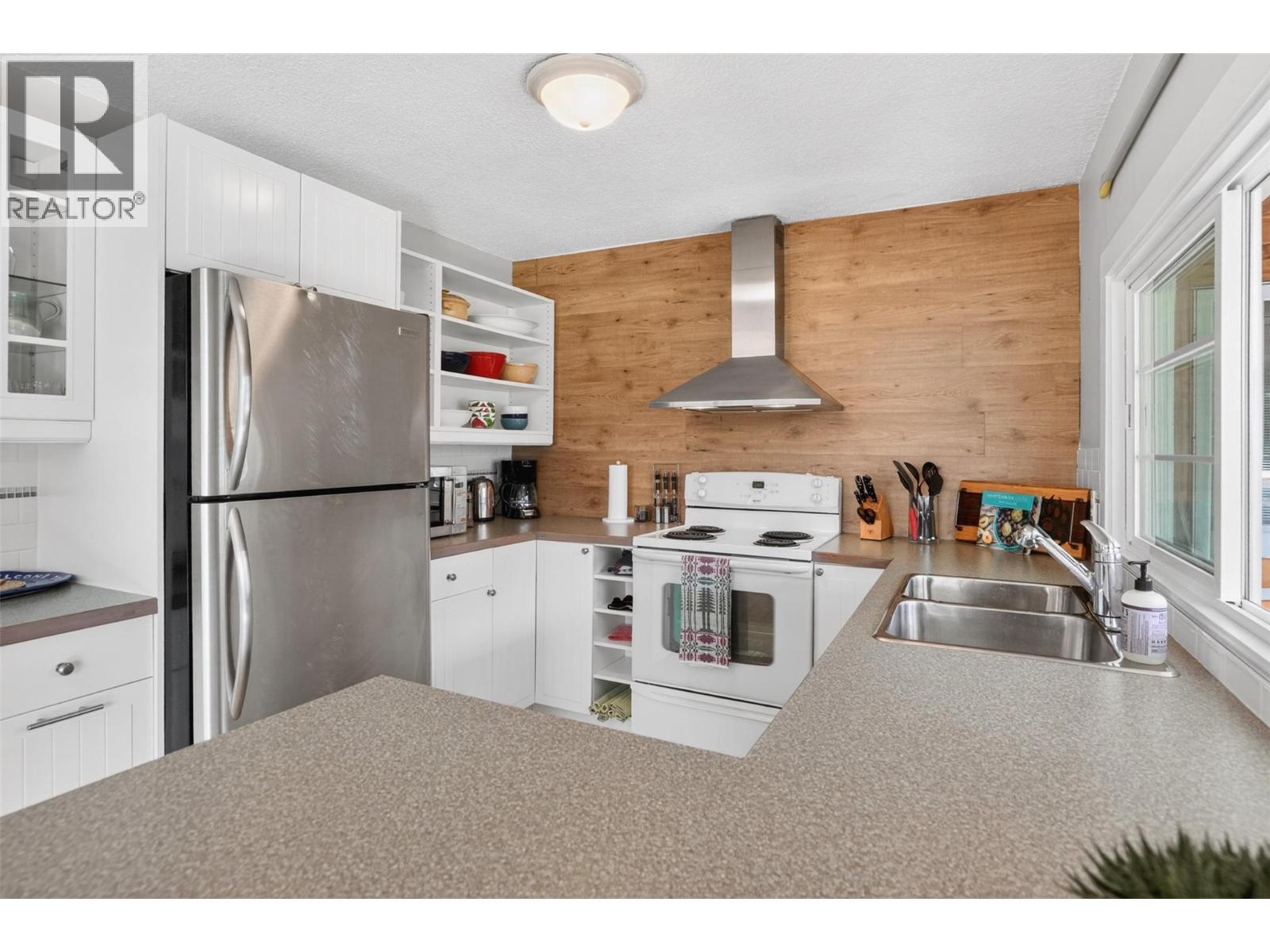 8110 & 8120 BUSK Road - 31