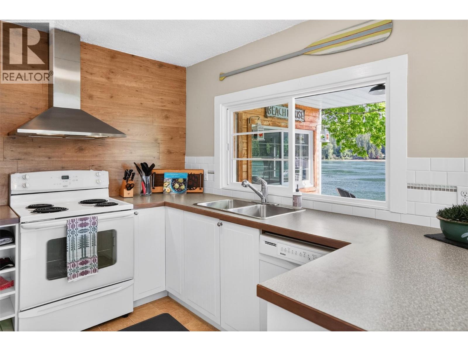 8110 & 8120 BUSK Road - 32