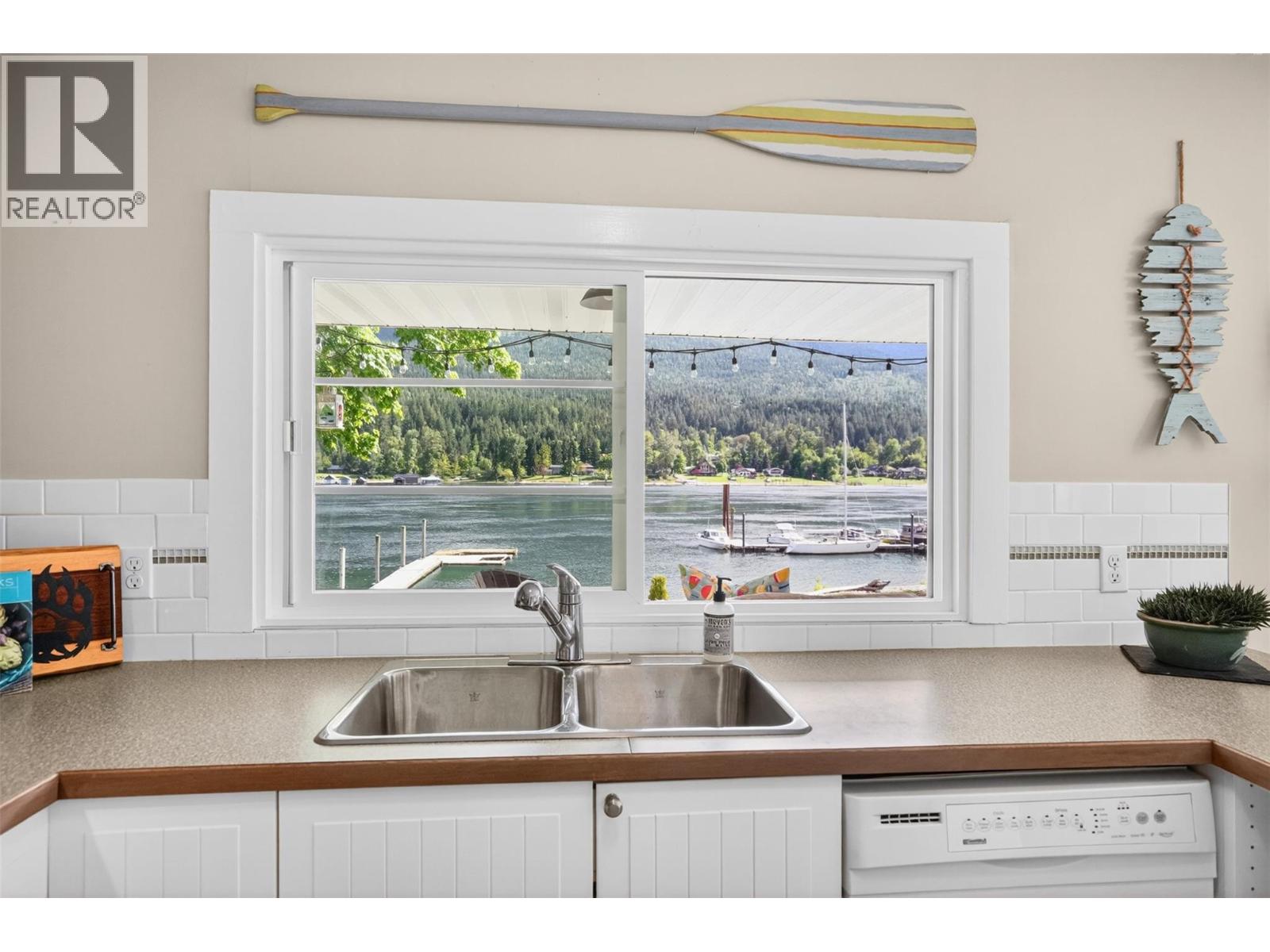 8110 & 8120 BUSK Road - 33