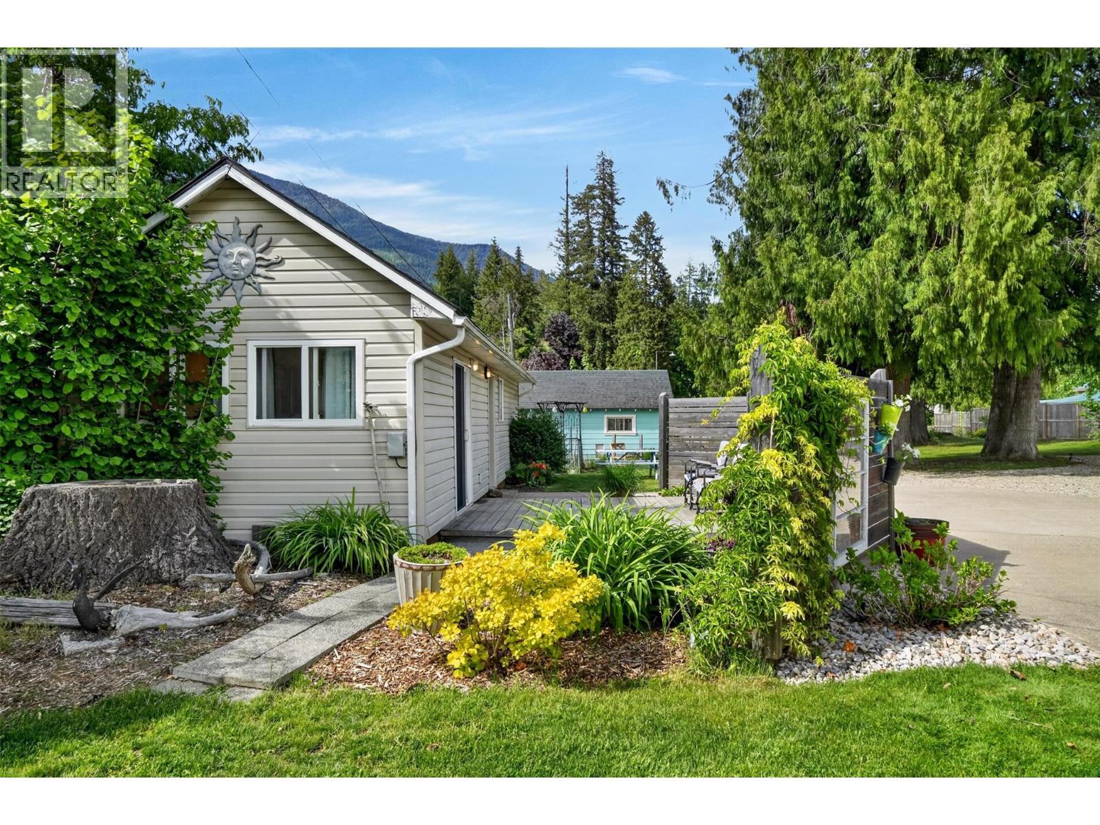 8110 & 8120 BUSK Road - 50