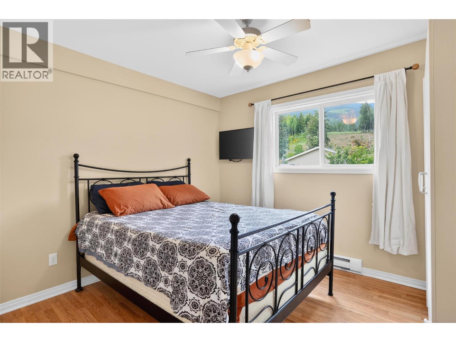 8110 & 8120 BUSK Road - 55