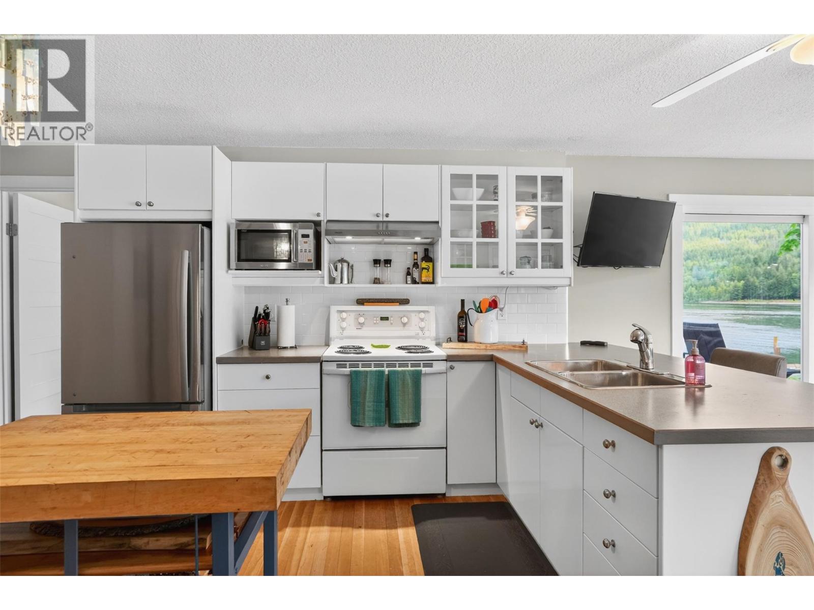 8110 & 8120 BUSK Road - 9