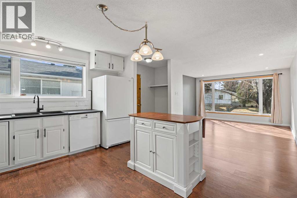 8 Van Horne Crescent NE - 10
