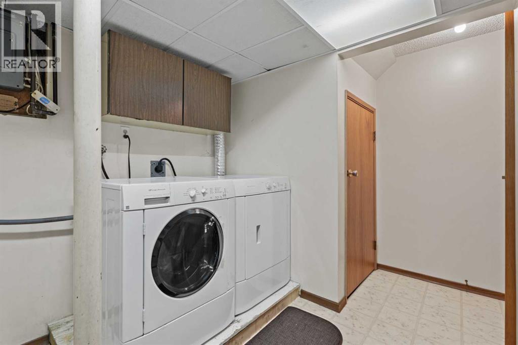 8 Van Horne Crescent NE - 32