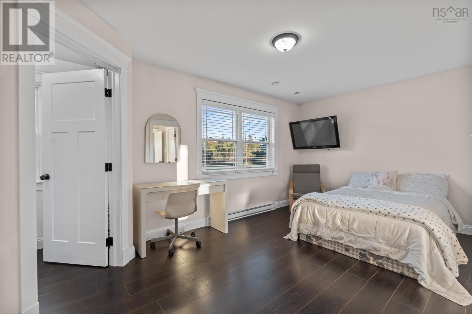 196 Confederation Avenue - 24