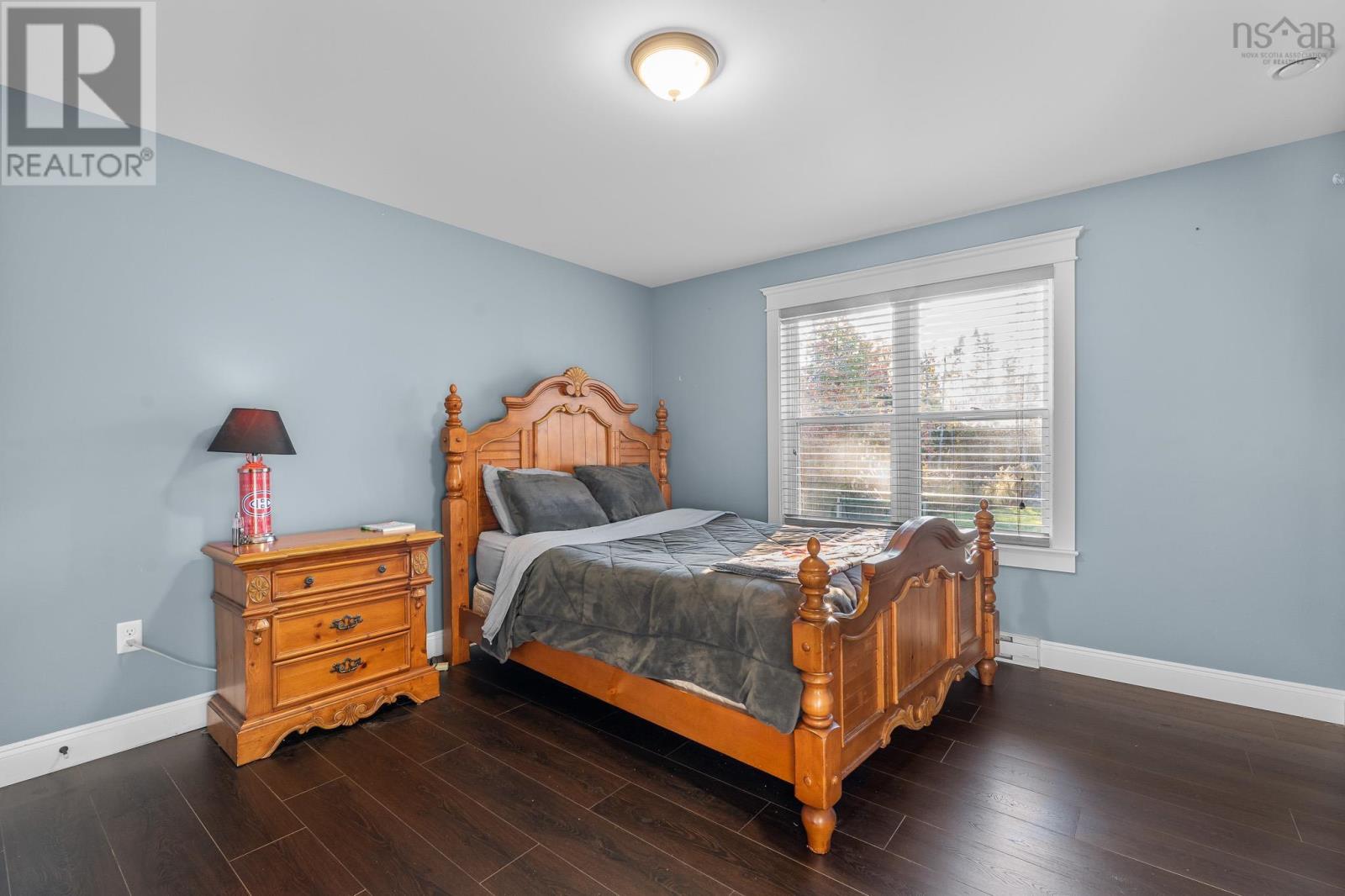 196 Confederation Avenue - 36