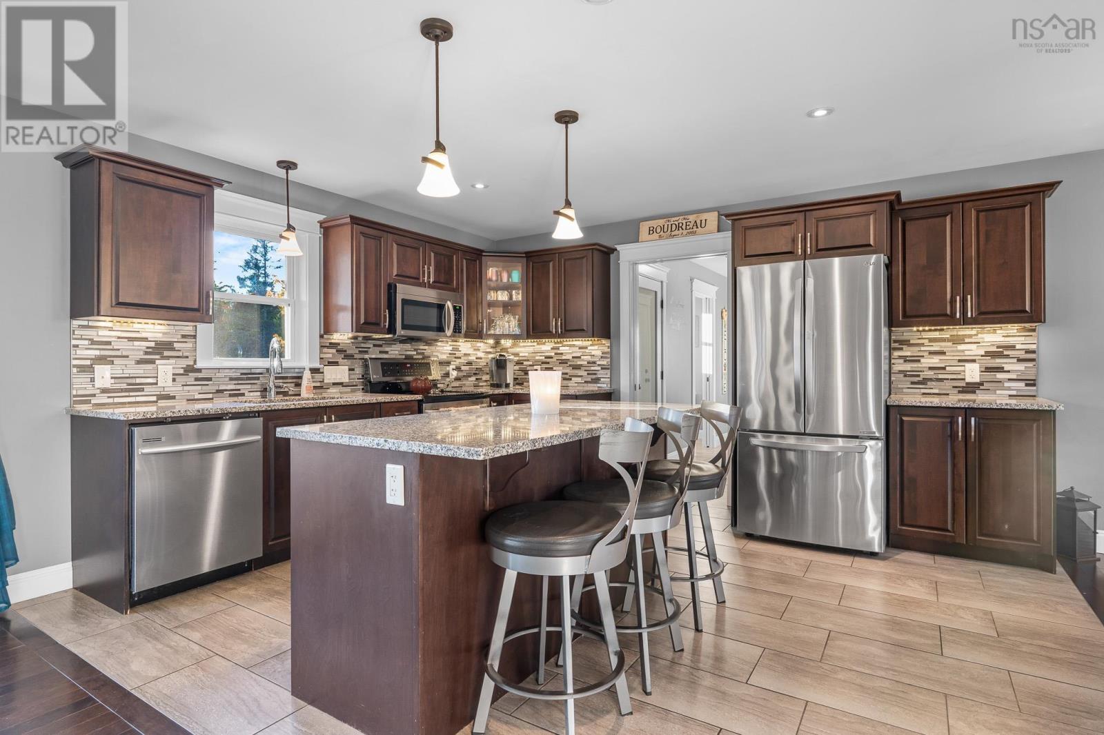 196 Confederation Avenue - 7