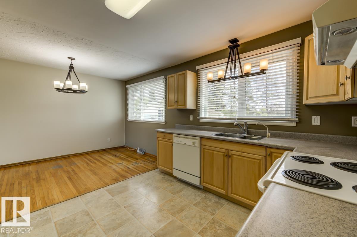 8511 64 AV NW - 12