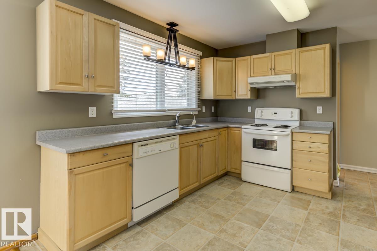 8511 64 AV NW - 13