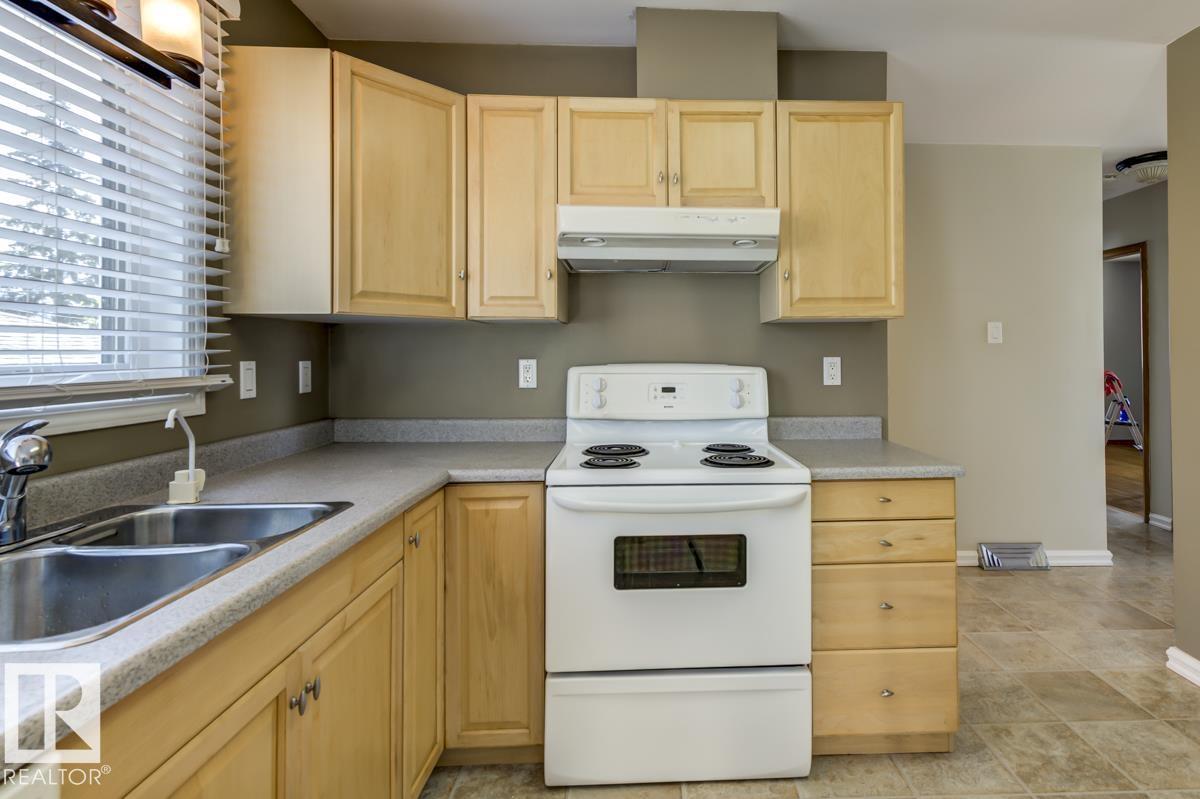 8511 64 AV NW - 14