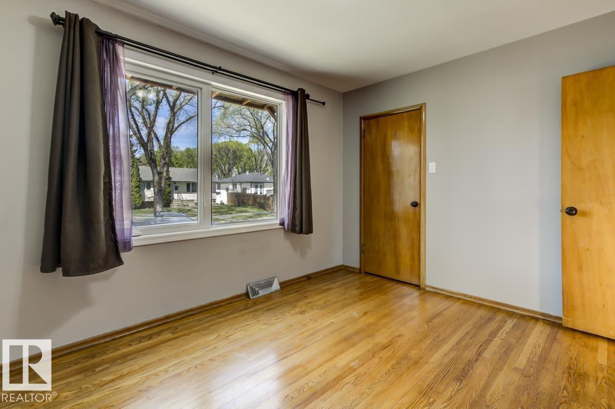 8511 64 AV NW - 21