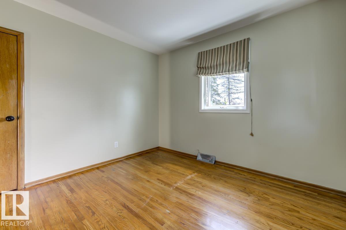 8511 64 AV NW - 24