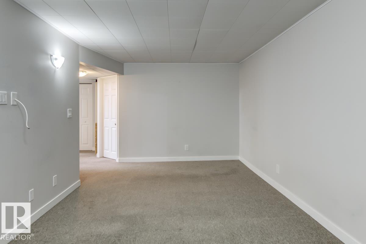 8511 64 AV NW - 31