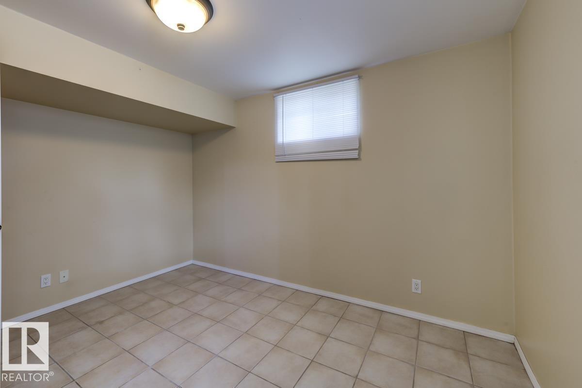 8511 64 AV NW - 42