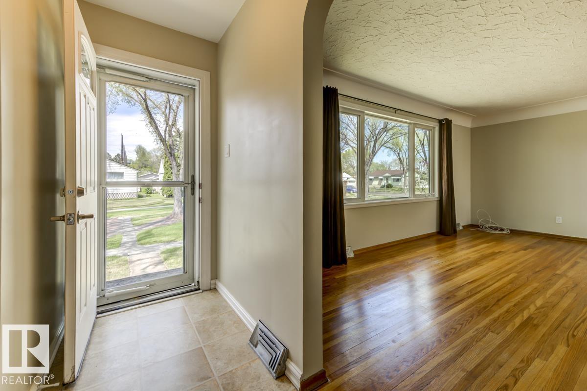 8511 64 AV NW - 7