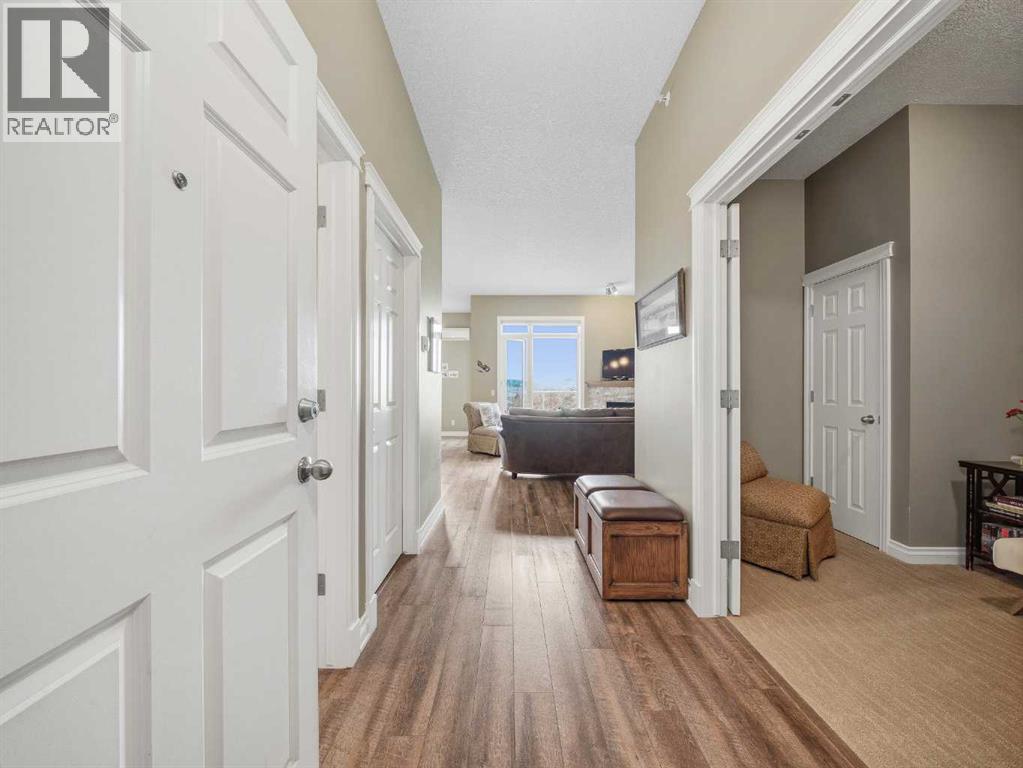 #7407 14 Hemlock Crescent SW - 25