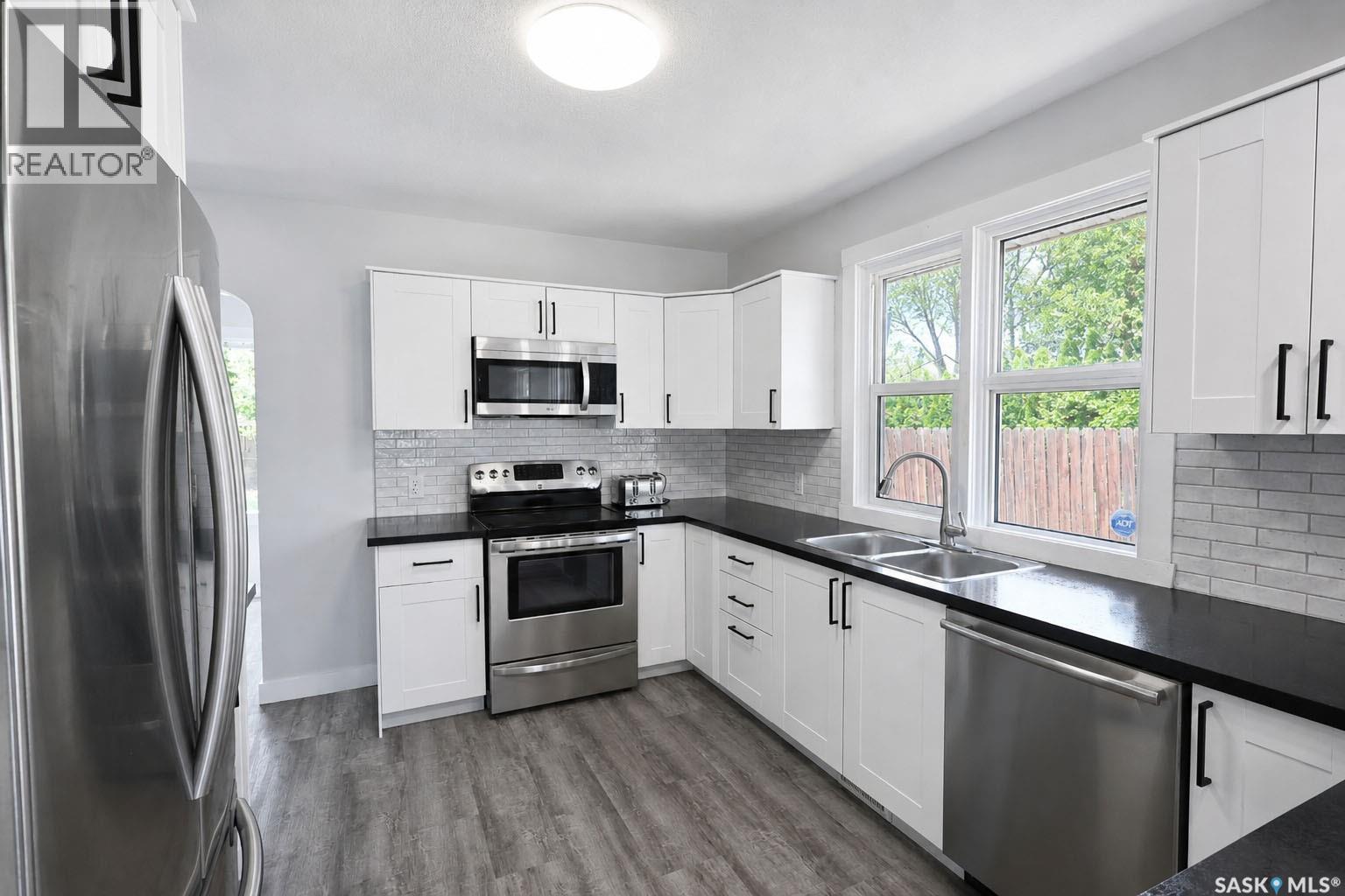 529 20th STREET E - 14