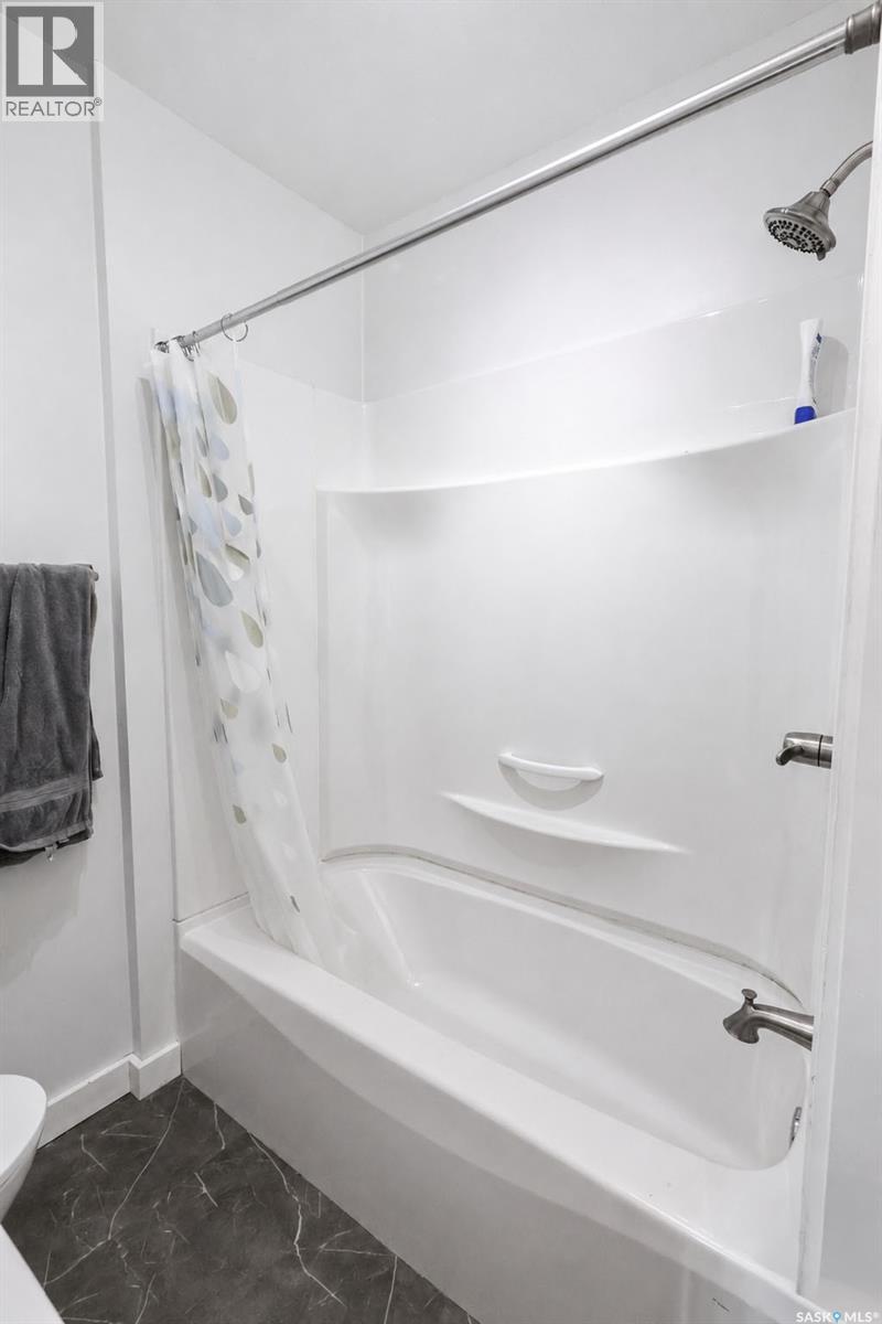 529 20th STREET E - 22