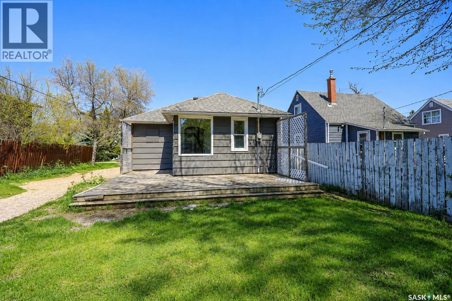 529 20th STREET E - 33