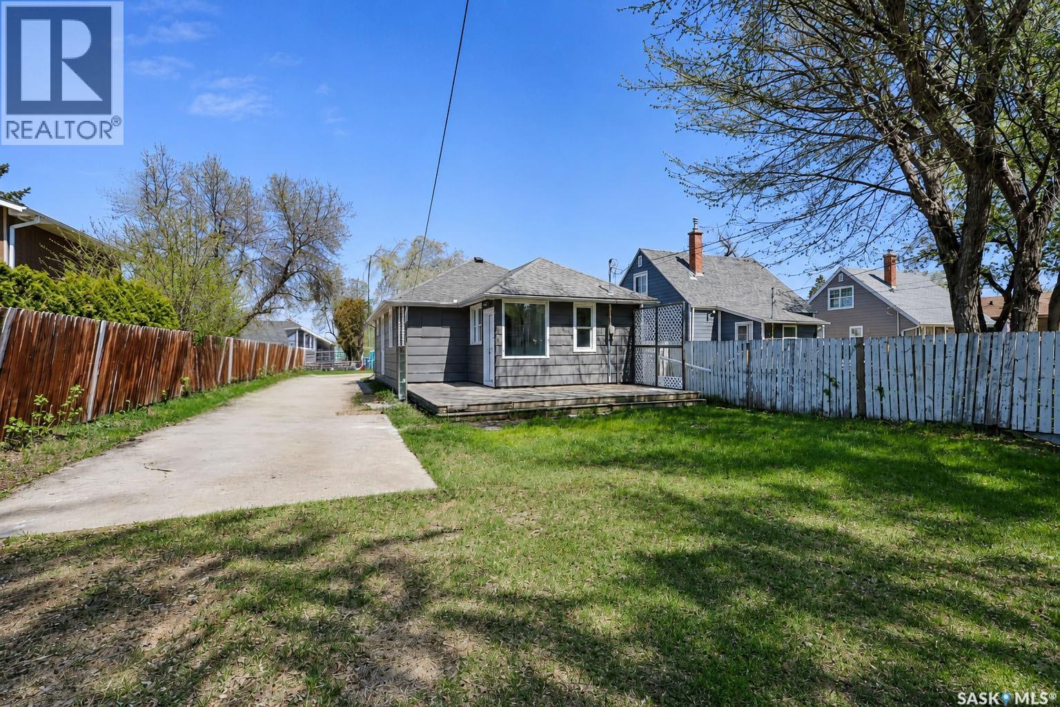 529 20th STREET E - 34