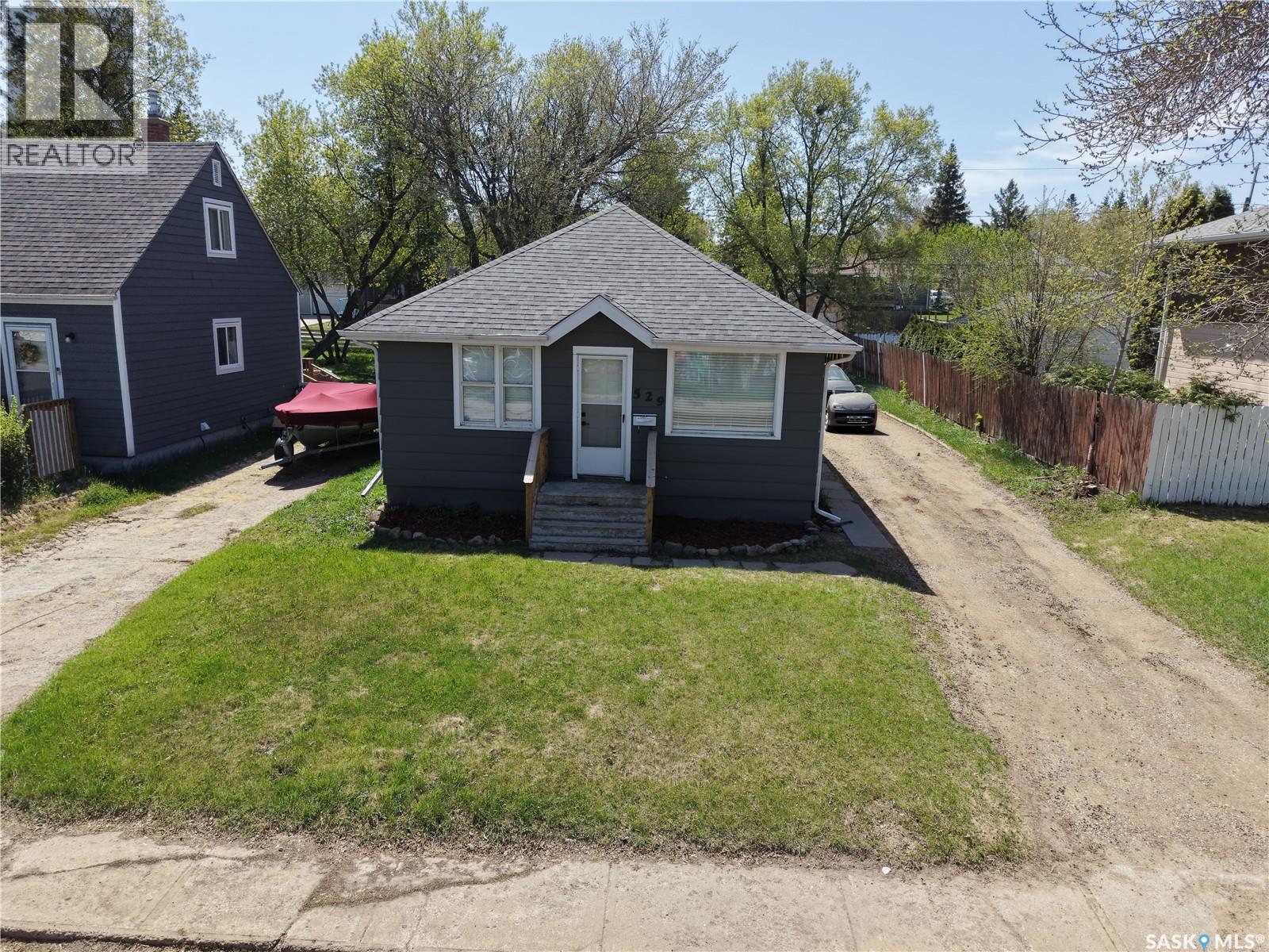 529 20th STREET E - 4