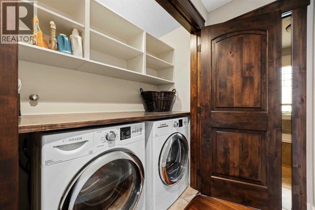 402041 28 Street E - 28